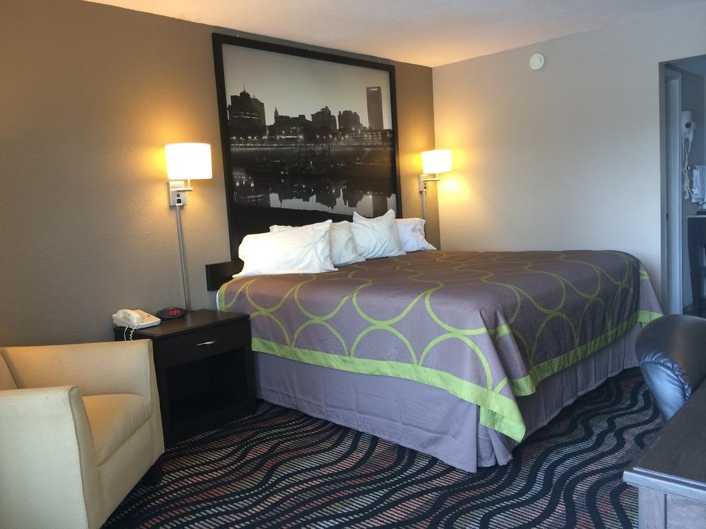 Super 8 By Wyndham Lakeland Room photo