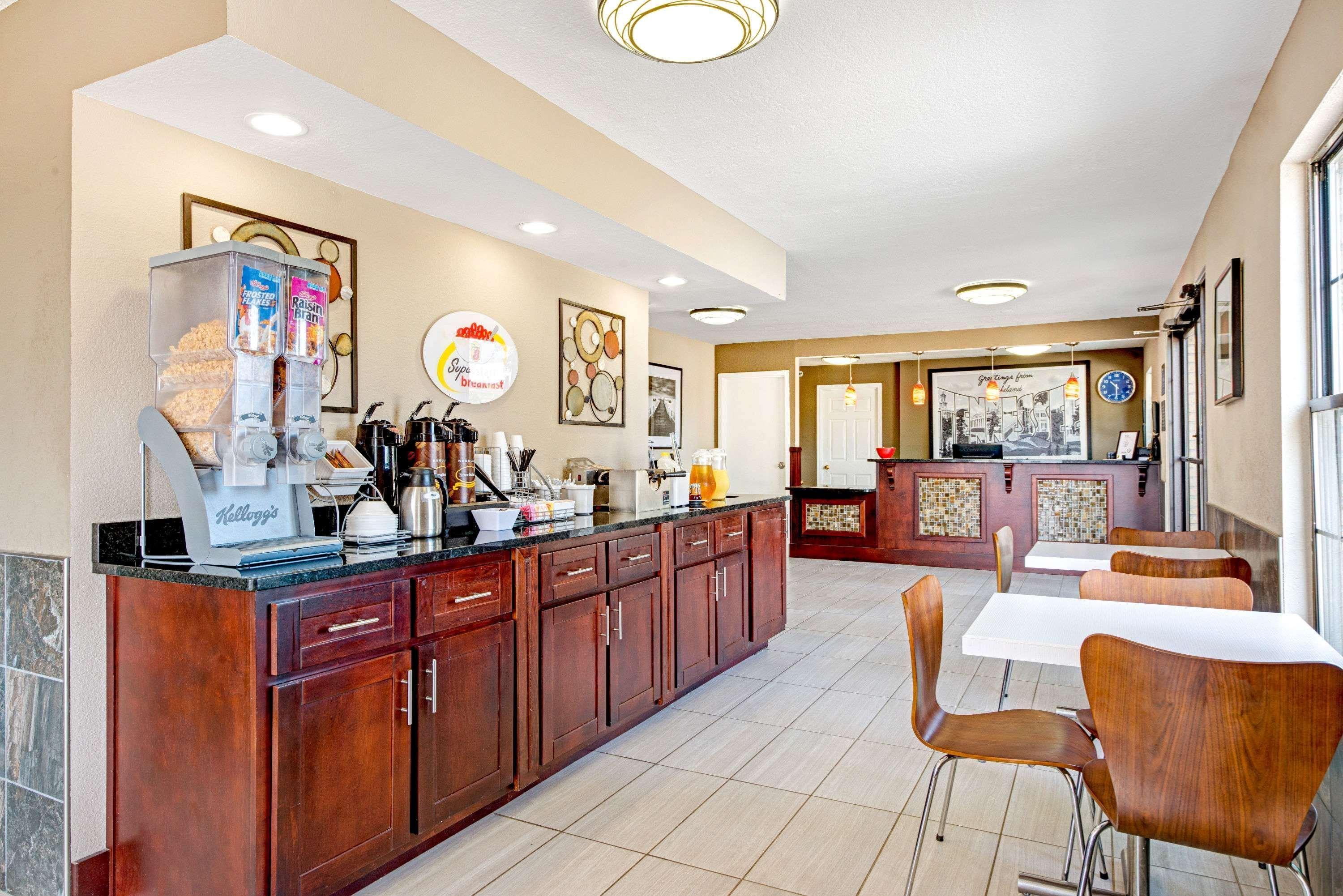 Super 8 By Wyndham Lakeland Exterior photo