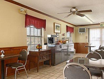 Super 8 By Wyndham Lakeland Exterior photo